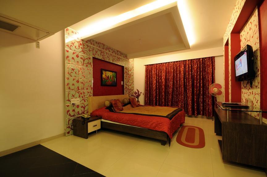 Hotel Surabhi Regency Ānand Exterior foto