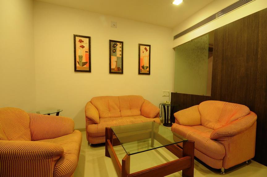 Hotel Surabhi Regency Ānand Exterior foto