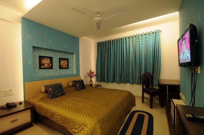 Hotel Surabhi Regency Ānand Exterior foto